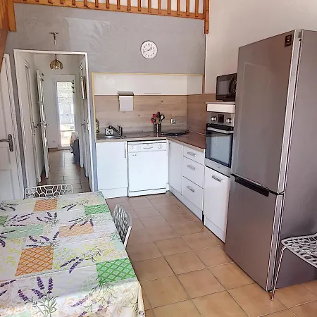 Holiday home Pavillon Climatise Avec Piscine Et Terrasse En Soleil, Proche Et Village - 2 + Mezzanine - Fr-1-732-46 *