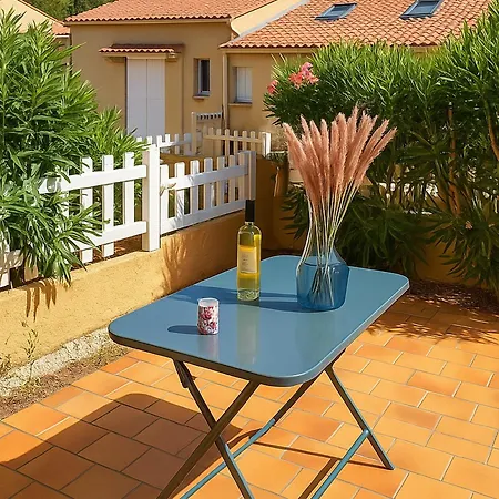 Holiday home Pavillon Climatise Avec Piscine Et Terrasse En Soleil, Proche Et Village - 2 + Mezzanine - Fr-1-732-46